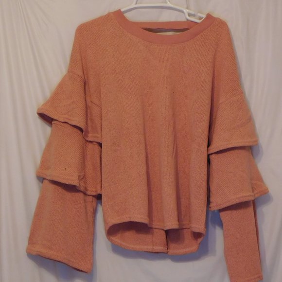 Loveriche Peach Sweater NWT M - Picture 2 of 5